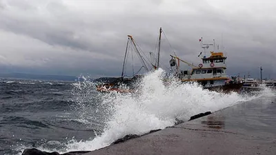 Marmara Denizi'nde ulaşıma lodos engeli