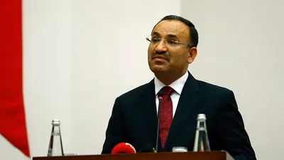 ''Mitingden mitinge annesini, kız kardeşini niye gezdiriyor ?''