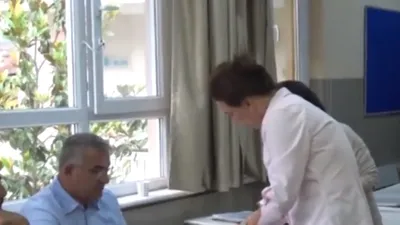 Demet Akbağ'ın sandık başında panik anları