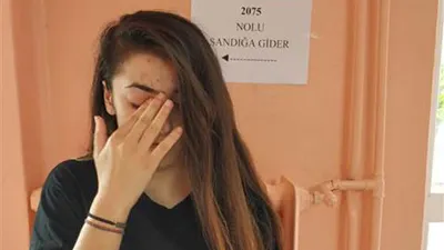 İlk kez oy kullandı... Gözyaşlarına boğuldu !