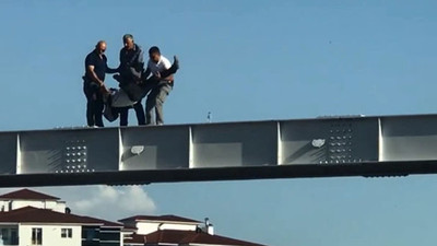 Üst geçitte dehşet anları ! Yürekleri ağza getirdi