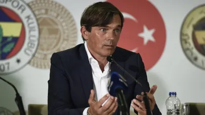 Phillip Cocu Fenerbahçe'e imzayı attı !