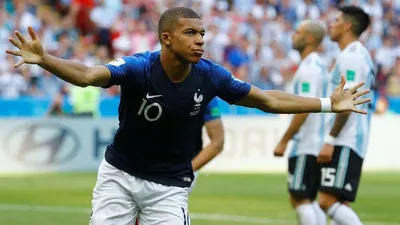 Mbappe Messi'yi evine yolladı !