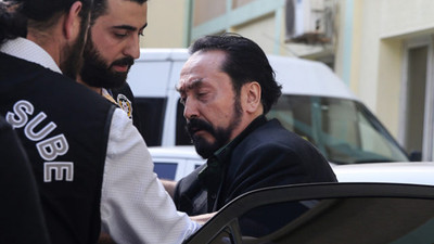 Adnan Oktar aracıyla kaçarken yakalandı