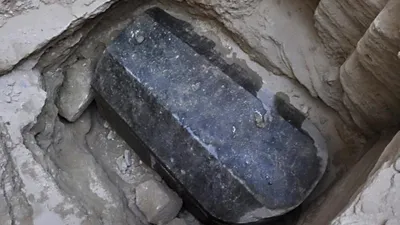 Büyük İskender'e ait olduğu düşünülen 2500 yıllık lahit açıldı