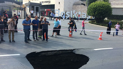 İstanbul Dolmabahçe'de yol çöktü; yol trafiğe kapatıldı 