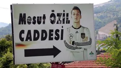 Mesut Özil'in o tabelası kaldırılıyor !