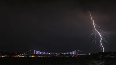 Marmara'da elektrik fırtınası: 24 saatte 43 bin 388 yıldırım ve şimşek