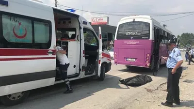Halk otobüsü TIR’a çarptı : Ölü ve yaralılar var