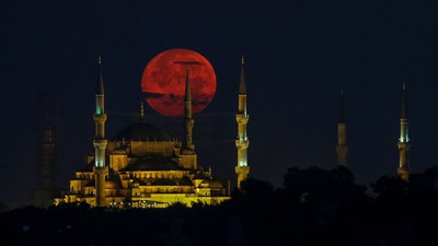Kanlı Ay tutulmasından ilk görüntüler !