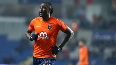 Başakşehir'de Adebayor depremi !