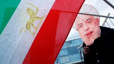 İran lideri Ruhani'ye protesto