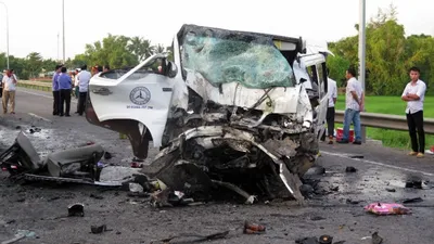 Gelini almaya giderken katliam gibi kaza: 13 ölü, 4 yaralı
