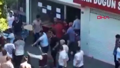 İstanbul'un ortasında kavga ! Ortalık savaş alanına döndü