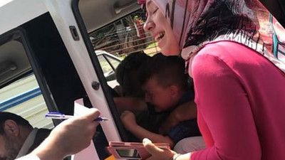 Haciz memurlarını gören çocuklar gözyaşlarına boğuldu