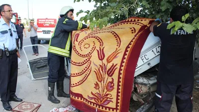 Kazada hurdaya dönen otomobil 2 kişiye mezar oldu