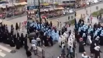 Şehrin ortasında tarikat geçidi