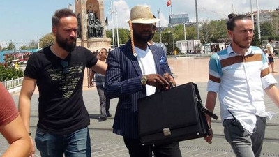 Otellere sahte dolar pazarlayan Nijeryalı dolandırıcı yakalandı
