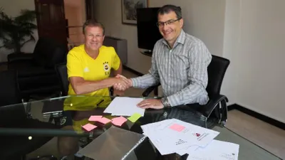 Erwin Koeman Fenerbahçe'ye imza attı !