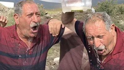 Su bulan köylüler sevinçten kendinden geçti