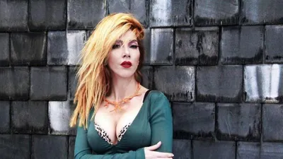 Hande Yener sevgilisinden 3'üncü kez ayrıldı