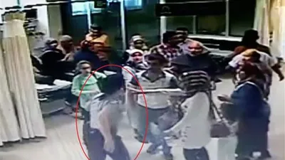 Acil serviste kadın güvenlik görevlisine dayak