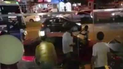 Polis ceza yazınca çıldırdı !