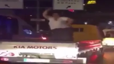 Kamyonet kasasında dans kötü bitti