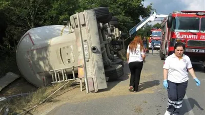Beykoz'da tanker devrildi