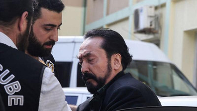 Adnan Oktar operasyonunda suçüstü yakalandı