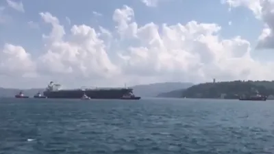 Boğaz'da gemi trafiği durdu !