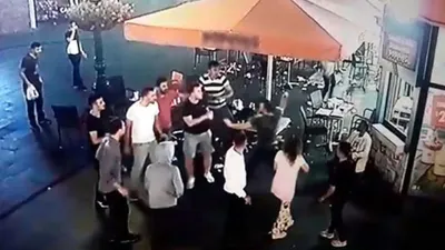 İstanbul'da AVM'de dehşet ! Satırla kovaladı