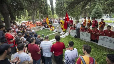 Metin Oktay mezarı başında anıldı !