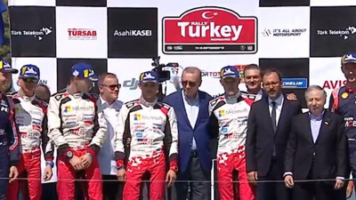 Şampiyon ralliciler ödüllerini Erdoğan'dan aldı !