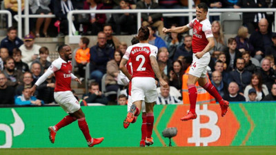 Lacazette’ten utandıran gol sevinci !