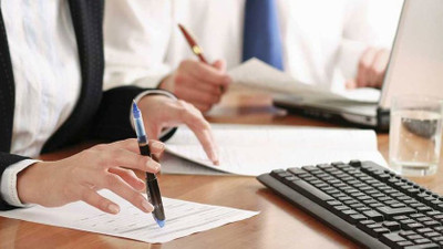 Milyonlarca memura bir iyi bir de kötü haber ! Hem ödül geliyor hem de ceza