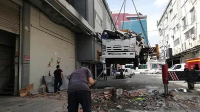 8 tonluk vinç yere çakıldı !