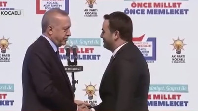 Programda ilginç diyalog: ''Senin niye bıyık yok ?''