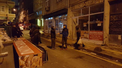 Dev tabela insanların üzerine düştü