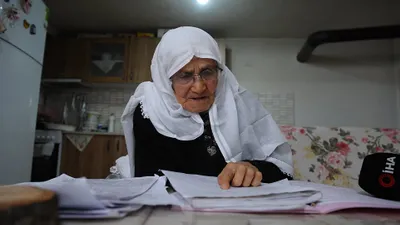 85 yaşında okuma-yazma öğrenmek için her gün 2 km yürüdü