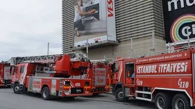İstanbul'da AVM'de korkutan yangın