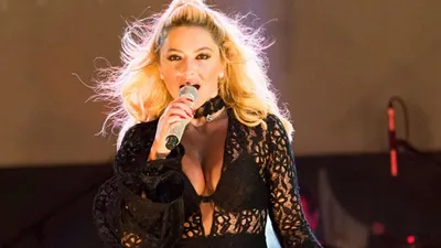 Hadise rezidanstan Boğaz'a taşınıyor