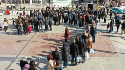 Duyan oraya koştu ! Metrelerce kuyruk oluştu