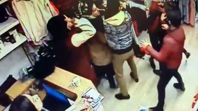 Sosyal medyada tartışma, mağazada tekmeli kavga!