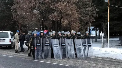 Çin'i protesto eden gruba jandarma engeli