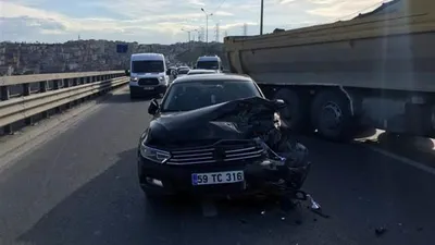 Okmeydanı'nda zincirleme kaza ! Trafik kilit...