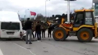 Freni boşalan iş makinesi dehşet saçtı