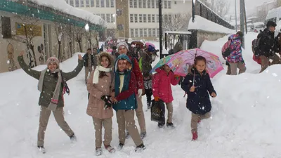 Eğitime kar engeli ! O illerimizde okullar tatil edildi