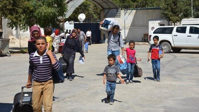 Polis Suriyelileri tek tek fotoğrafladı