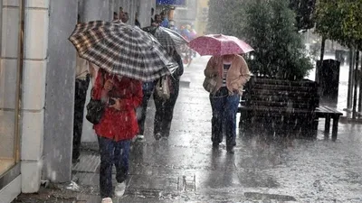 İzmir'de sağanak ve fırtına uyarısı !
